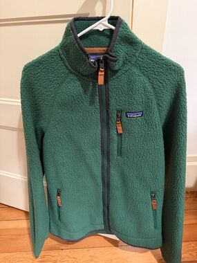 Patagonia Green Fleece Jacket with Brown Trim